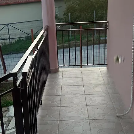 μονοκατοικια 3 δωματιων