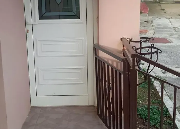 μονοκατοικια 3 δωματιων *